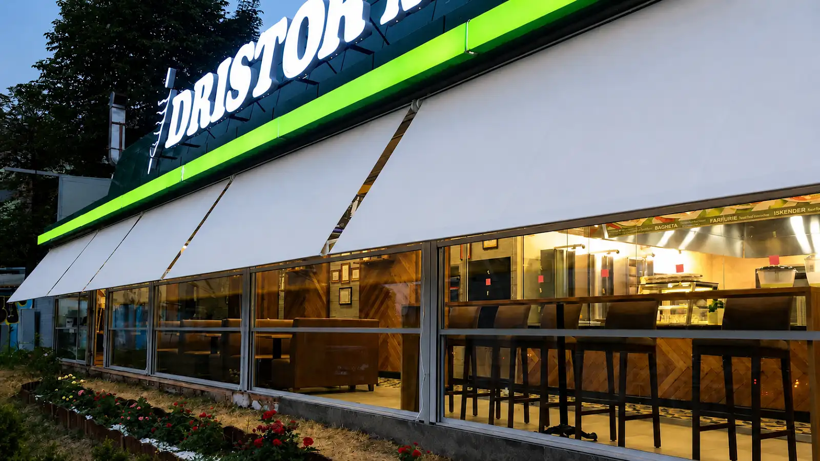 Copertine retractabile pentru ferestre și vitrine, proiect FER-AL
