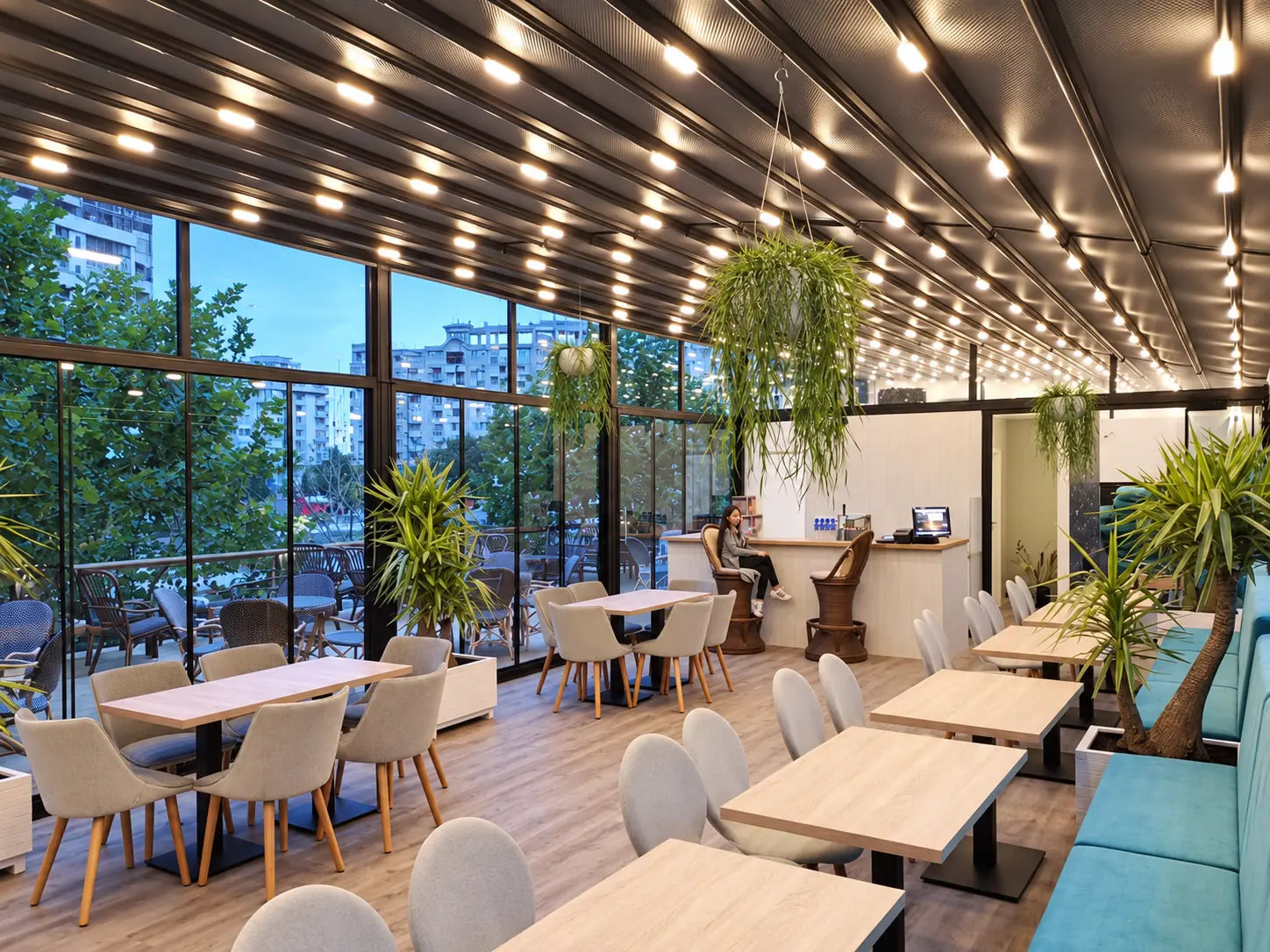 Pergolă retractabilă curbată cu structură independentă – Bulevardul Unirii, București