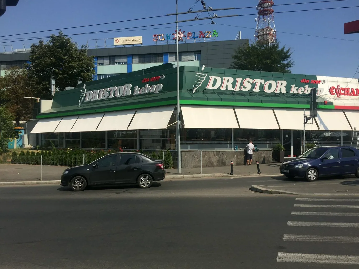 Vedere completă a fațadei Dristor Piața Sudului.
