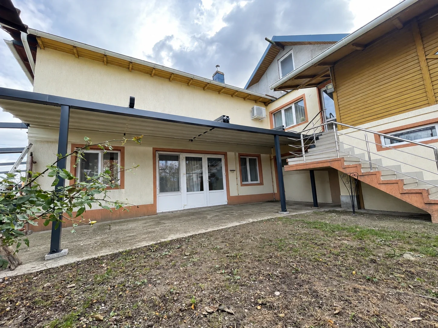 Cum alegi pergola retractabilă PVC: Cordoba, Ibiza, Palmier sau structură independentă?