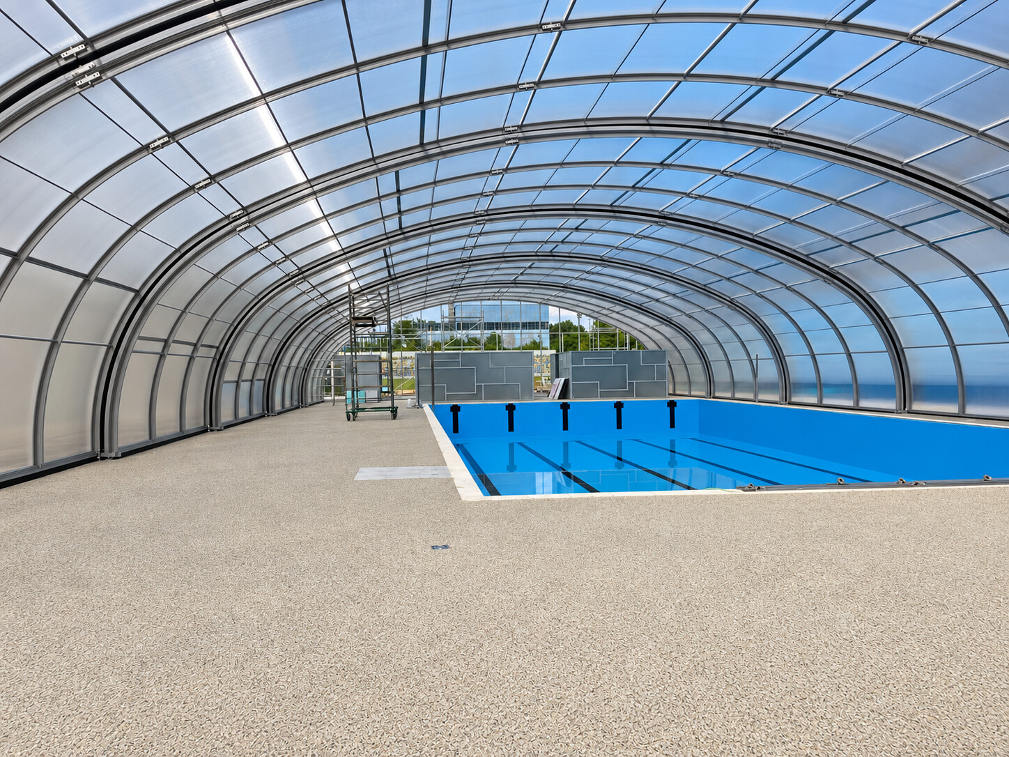 Vedere interioară a închiderii telescopice pentru piscina Premium Wellness