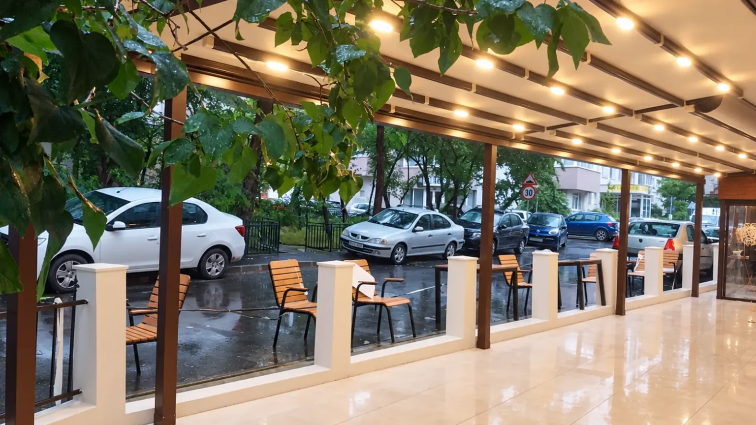 Două pergole retractabile cu membrană bej și iluminare LED la iNCARIS București